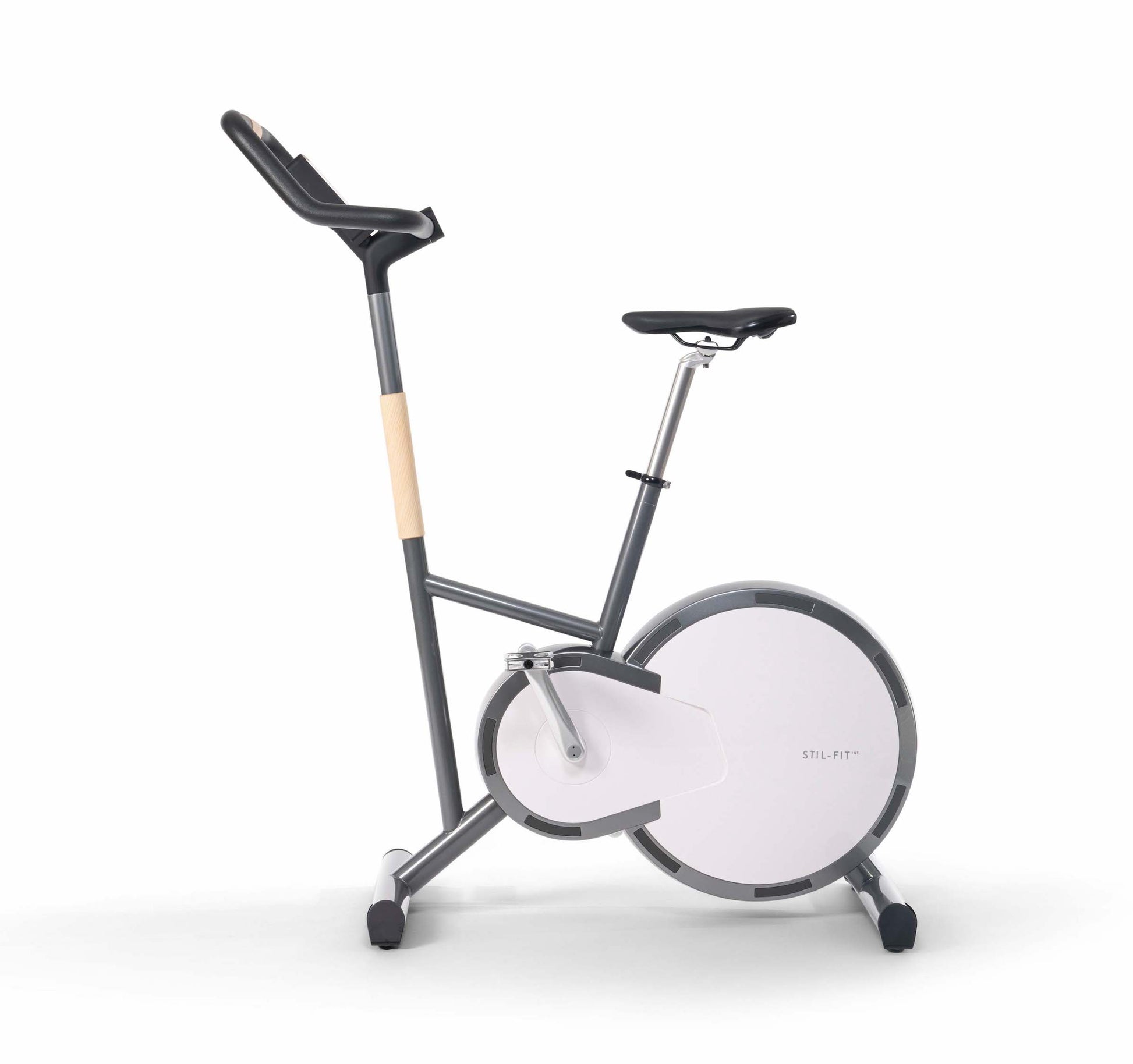 Stil-Fit Ergometer - different grip positions and a multifunctional console. Compatible with training apps like Kinomap and Zwift. Cycling Bears.